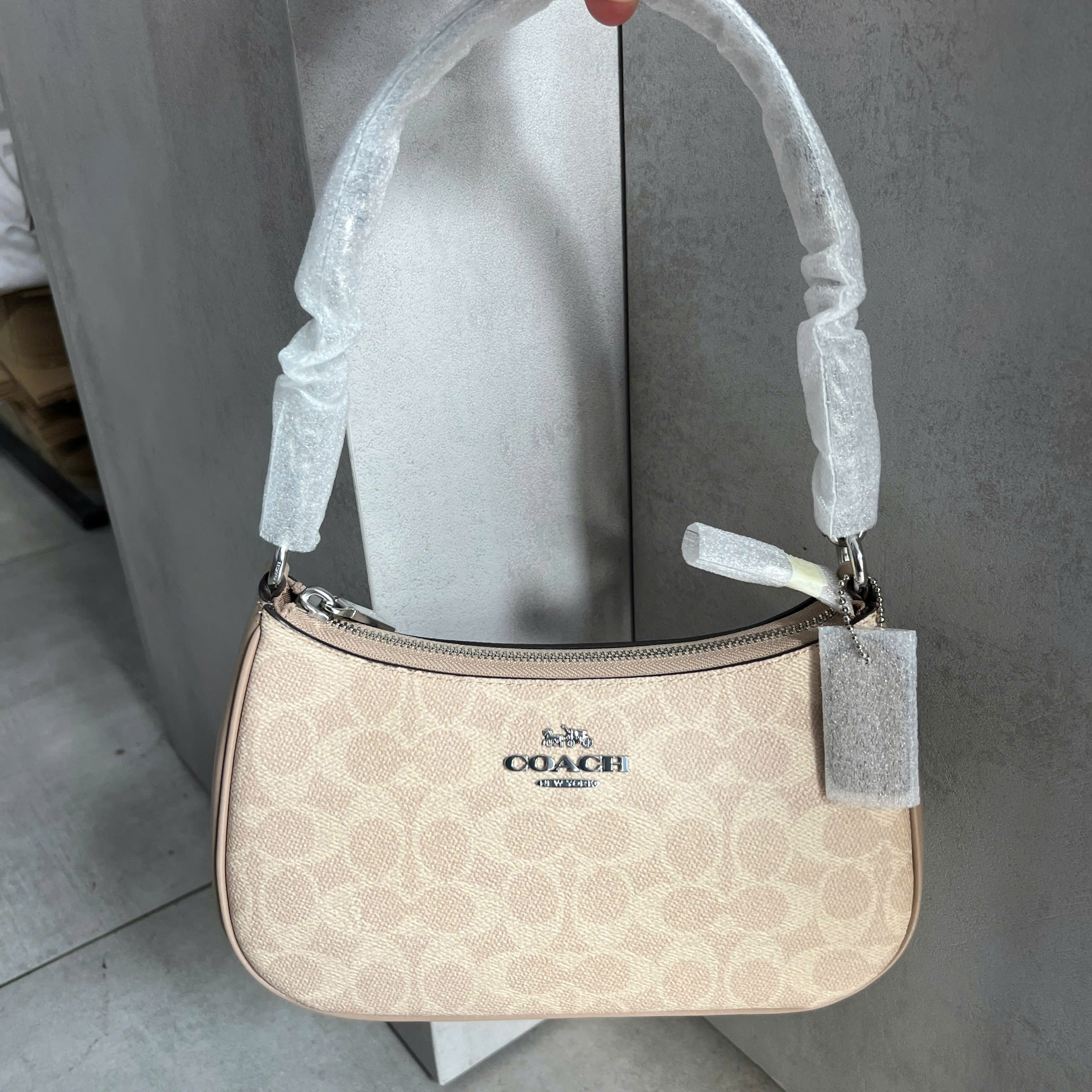 COACH SIGNATURE TERI BAG - SAND